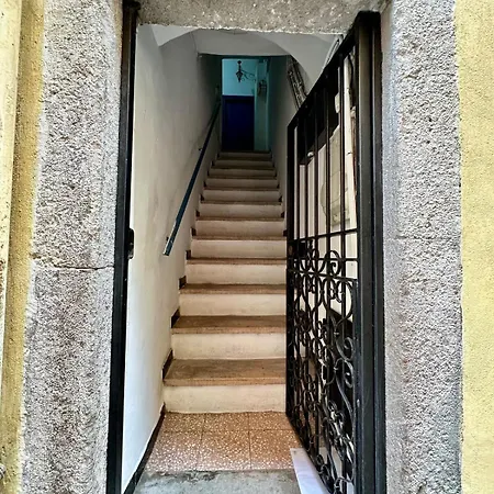 7l - 2bdr In Old Town Apartment *