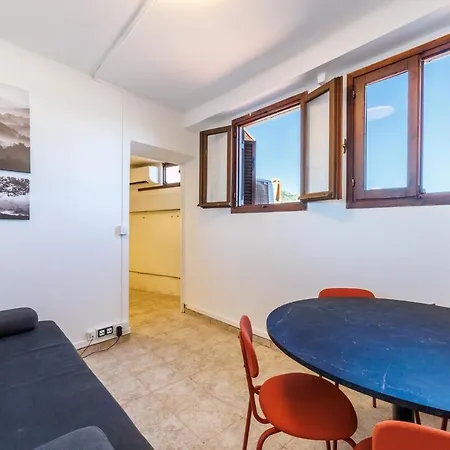 7l - 2bdr In Old Town Apartment