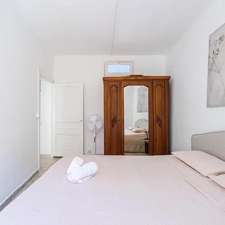 7l - 2bdr In Old Town *